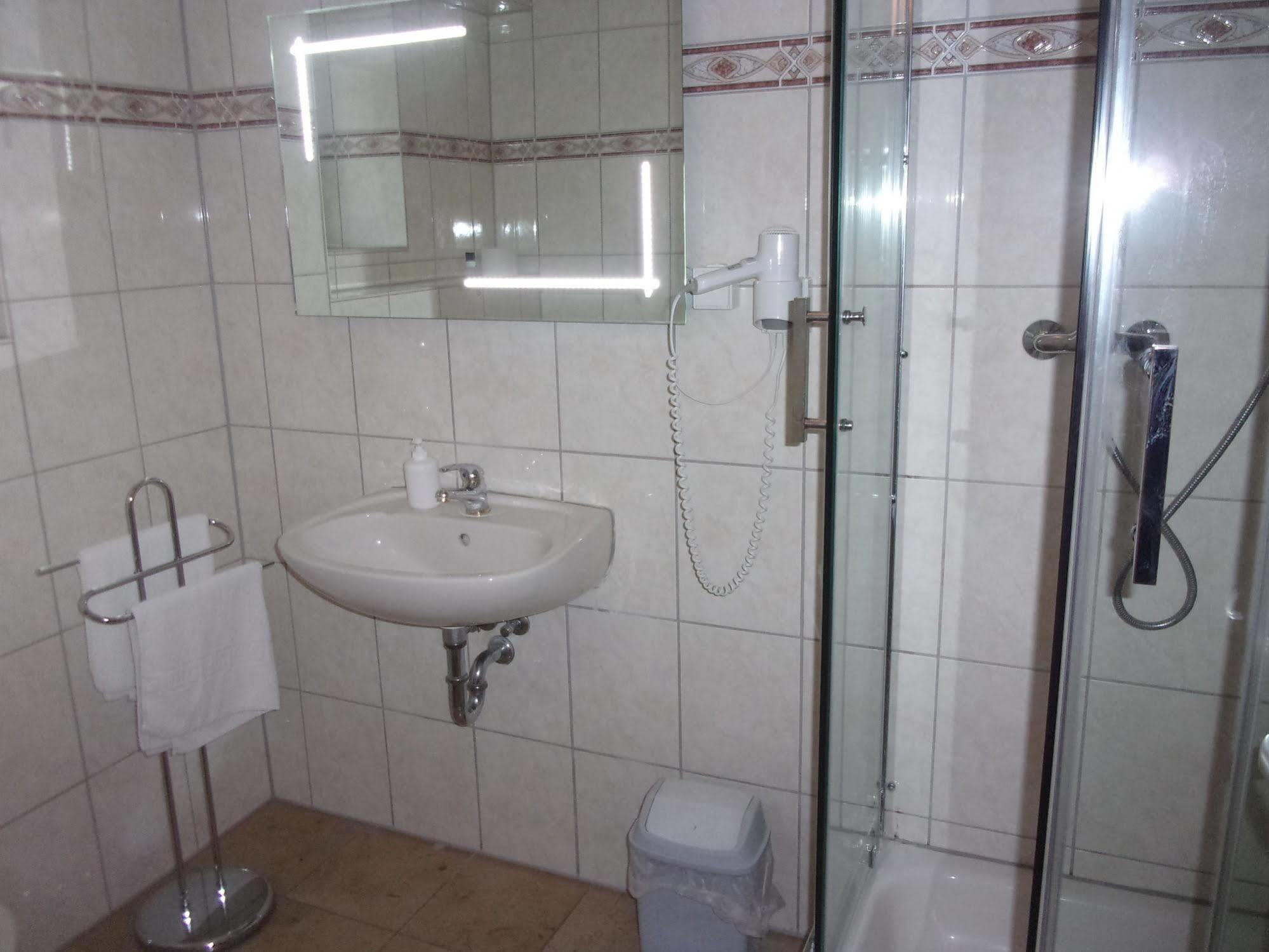 סארברוקן Hotel Faehrhaus מראה חיצוני תמונה